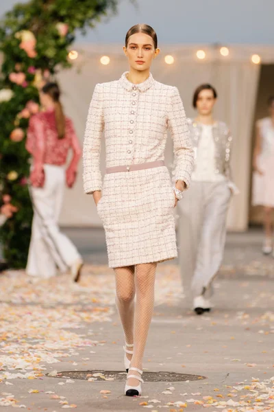 Look 13